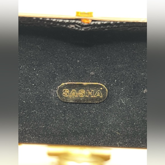 Vintage Sasha Hard Clutch Gold Tone with Chain Strap - Picture 9 of 13